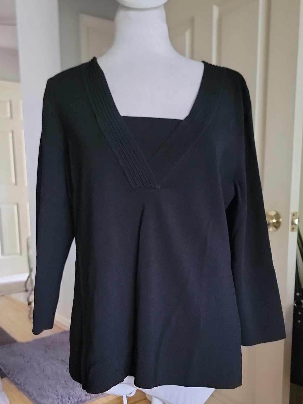 Geoffrey Beene Sport Black V-Neck Women’s Top - Classic Long Sleeve